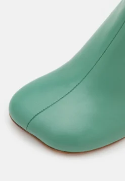 MM6 Maison Margiela Anatomic- Korte Laarzen - Frosty Spruce -Tamaris Verkoopwinkel 0bc3544e4169476a9fb3a5b68efa0f8d scaled