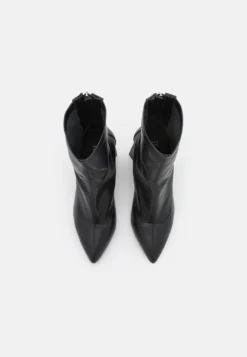 Raid Tacey - Korte Laarzen - Black -Tamaris Verkoopwinkel 101c37f0801d4a64aad863d1d9c410bc scaled