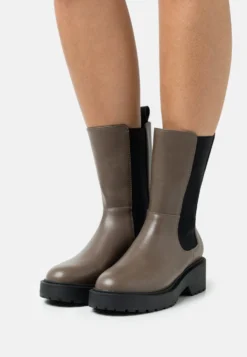 Bullboxer Enkellaarsjes Met Plateauzool - Coffe