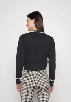 CLAUDIE PIERLOT Matressi - Vest - Marine -Tamaris Verkoopwinkel 16d6c342a6304ff1ac986e13c764eab3 scaled