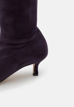 MARC CAIN Overknee Laarzen - Shaded Plum -Tamaris Verkoopwinkel 1a3f2fa82bca4d46a7a173944d2fe226