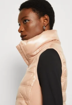 Calvin Klein Padded Waisted Vest - Bodywarmer - Roebuck -Tamaris Verkoopwinkel 26d2ac9141fc41d5a33d7a76a49ab443 scaled