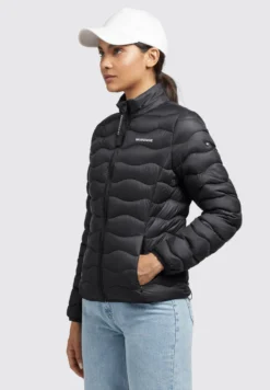 Khujo Eleni - Jas - Schwarz -Tamaris Verkoopwinkel 401ca5b6d9c844988d6e1ed977e636bd scaled