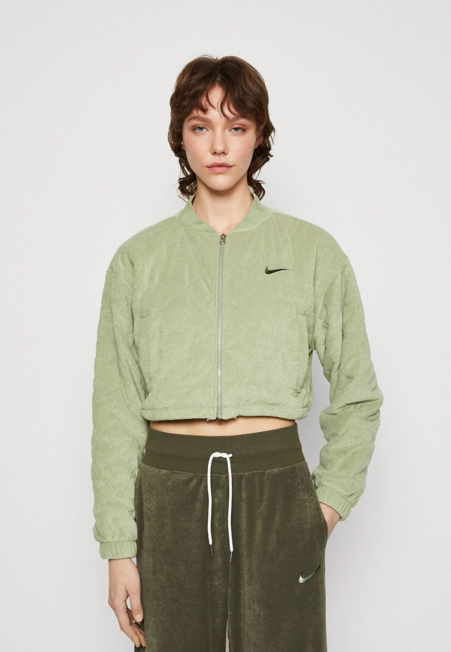 Nike Sportswear Bomberjacks - Oil Green/Cargo Khaki 1 Nike Sportswear Bomberjacks - Oil Green/Cargo Khaki