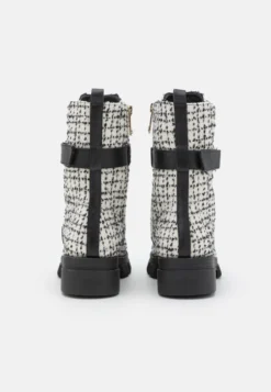 Guess Madox - Veterboots - Black/White -Tamaris Verkoopwinkel 4396679358bd4932bab89751f128fa7a scaled
