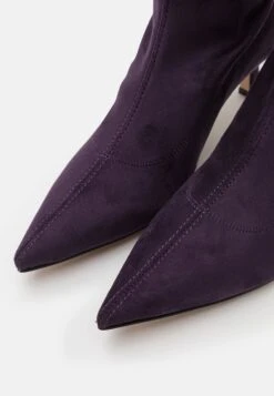 MARC CAIN Overknee Laarzen - Shaded Plum -Tamaris Verkoopwinkel 47f86b519e19417f87e4aaee6c48e30a