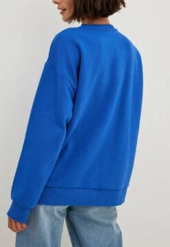 NA-KD Mit Stadt-Aufdruck - Sweater - Blue 6 NA-KD Mit Stadt-Aufdruck - Sweater - Blue -Tamaris Verkoopwinkel 4c126399e9bc44f786b914f1cc8dc882