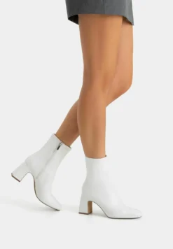 BERSHKA Korte Laarzen - White