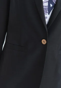 Amalfina - Halflange Jas - Black -Tamaris Verkoopwinkel 5b18760451184a48afd559379c4b342b scaled