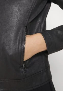 Desigual Jacket Toronto - Imitatieleren Jas - Black 15 Desigual Jacket Toronto - Imitatieleren Jas - Black -Tamaris Verkoopwinkel 64d18e28d66a44a2ae49f28d2235c9ae