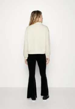 Monki Sweater - Beige 8 Monki Sweater - Beige -Tamaris Verkoopwinkel 776c2a8c31384cbeaf8906ec02222edb scaled