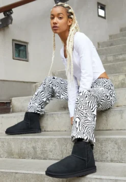 Ugg Classic Mini - Korte Laarzen - Black