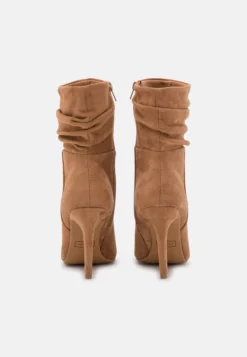 Anna Field Enkellaarsjes Met Hoge Hak - Cognac -Tamaris Verkoopwinkel 955dbcc9da5142a98a138abb7a4ad626 scaled