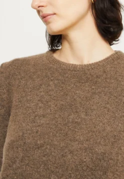 Gestuz Alpha - Trui - Walnut Melange -Tamaris Verkoopwinkel 9845cf789fd6466c87d633f013005fad scaled