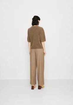 Gestuz Alpha - Trui - Walnut Melange -Tamaris Verkoopwinkel b1484e34ea9647cc826d0a1caadd4c95 scaled