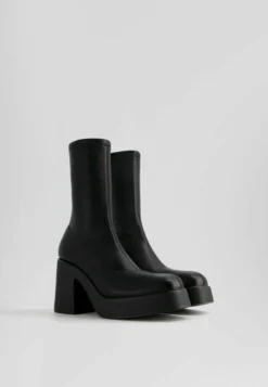 BERSHKA Fitted - Enkellaarsjes Met Hoge Hak - Black -Tamaris Verkoopwinkel b4288157c14847ceabedc5fb8f7739af scaled