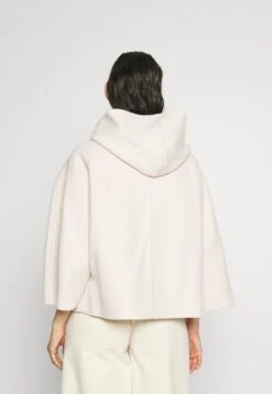 Caliga - Lichte Jas - Sabbia -Tamaris Verkoopwinkel b6720f3f0d6e4190ac356dbe2c71c19a