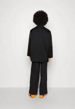 WEEKDAY Luna - Blazer - Black -Tamaris Verkoopwinkel b9c7c2acfc504c92807193b38f938951 scaled