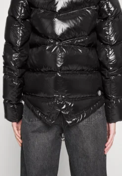 Colmar Originals Ladies Jackets - Gewatteerde Jas - Black -Tamaris Verkoopwinkel bc1eeb53b4c948b489a2948f221cf631 scaled