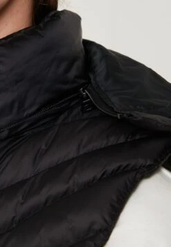 LELA Regular Fit - Bodywarmer - Black 13 LELA Regular Fit - Bodywarmer - Black -Tamaris Verkoopwinkel c444de84b3ba445dbf8304d3ef0a6411