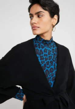 Kimono - Vest - Black -Tamaris Verkoopwinkel c94ba50e42d644b1b0b7e627fca2ae17 scaled