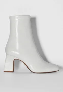 BERSHKA Korte Laarzen - White -Tamaris Verkoopwinkel d0355920ede742f1a4d7b6c14d0ea190 scaled