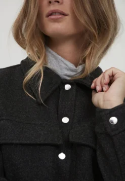 B.young Byadana Shirt Jacket - Sweater - Black -Tamaris Verkoopwinkel e6a3d3056b7a4b7dbc18053d08d625ab scaled