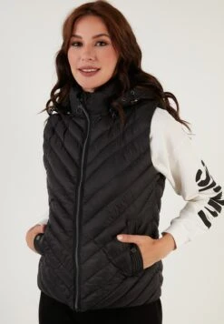 LELA Regular Fit - Bodywarmer - Black 9 LELA Regular Fit - Bodywarmer - Black -Tamaris Verkoopwinkel f7fa7d194f10429c9c3d765e3425a770