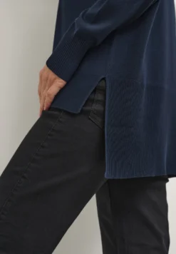 Kaffe Bpalona- Trui - Midnight Marine 7 Kaffe Bpalona- Trui - Midnight Marine -Tamaris Verkoopwinkel fe260a4183bc41eb937c691119986947 scaled